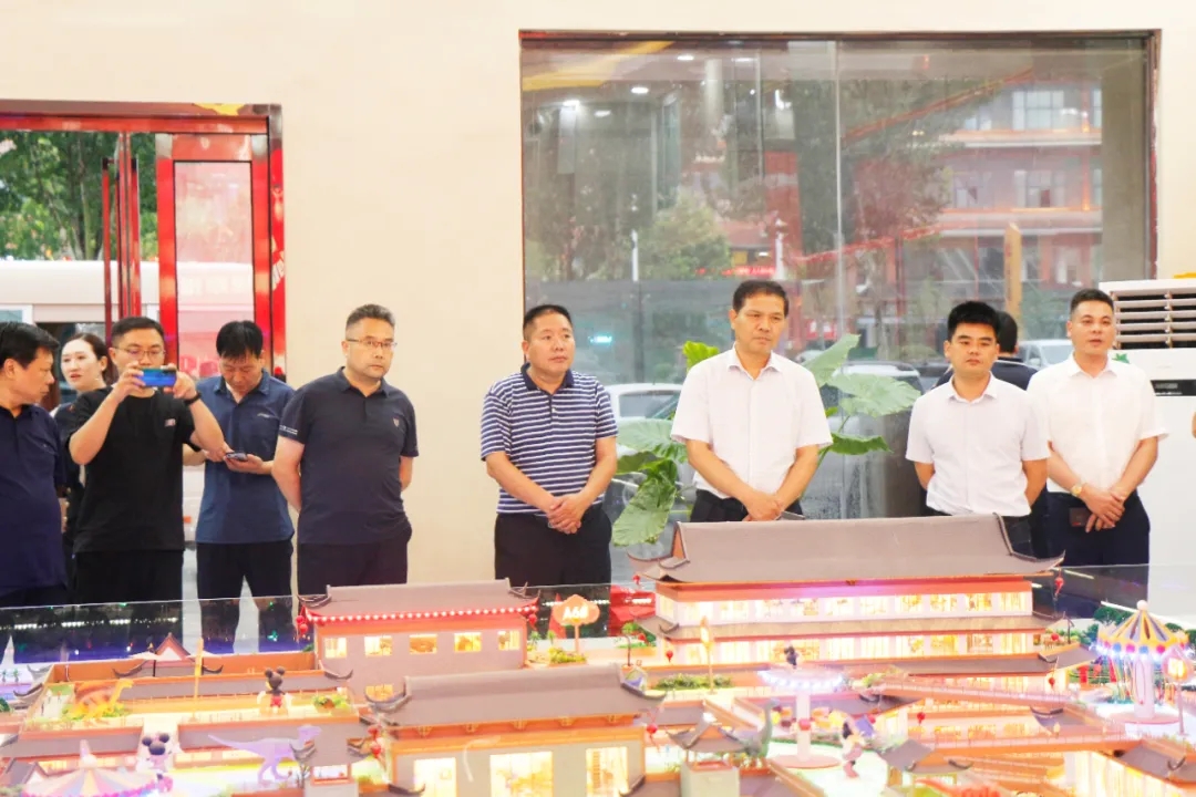 热烈欢迎汝州市领导莅临广亿旗下项目邓州不夜城观摩指导工作(图2)